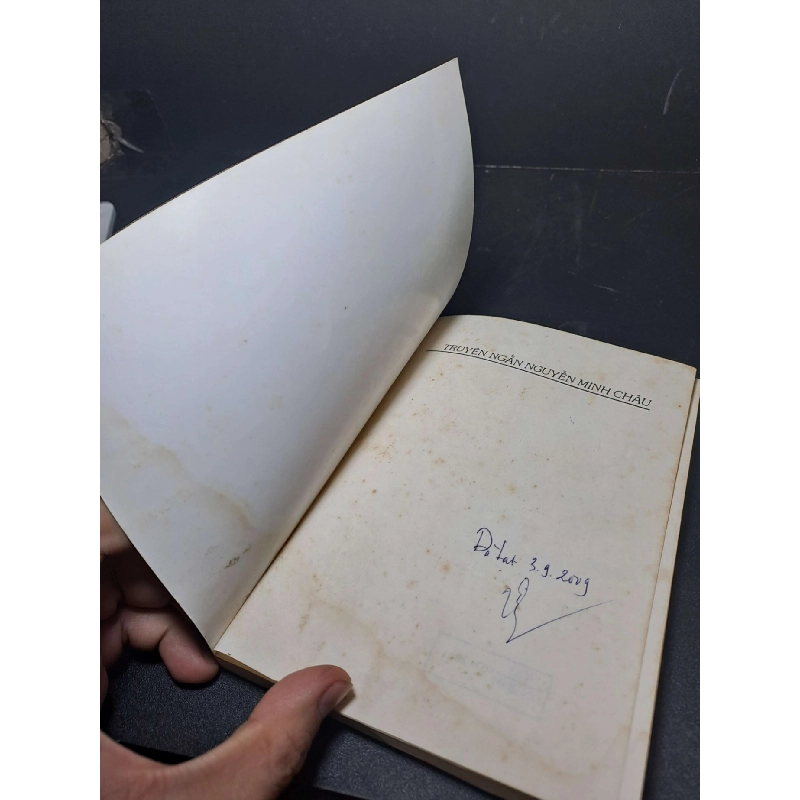 Truyện ngắn Nguyễn Minh Châu 2001 mới 80% ố ẩm VĂN HỌC HCM2012-11 737437