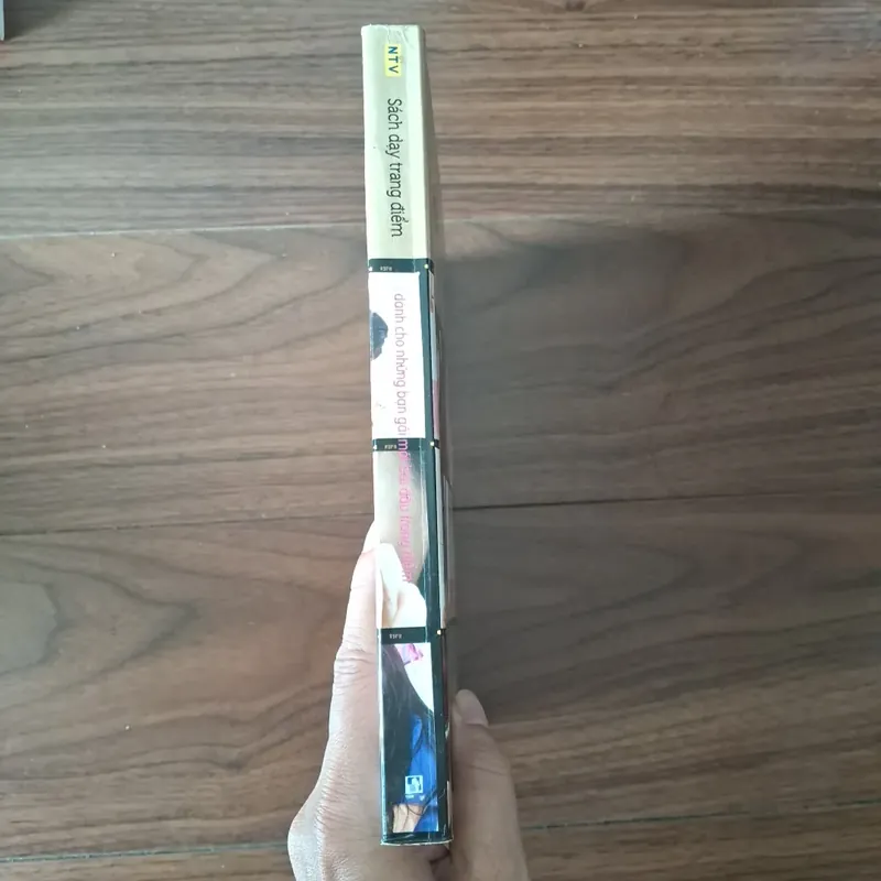 Sách dạy trang điểm 557803