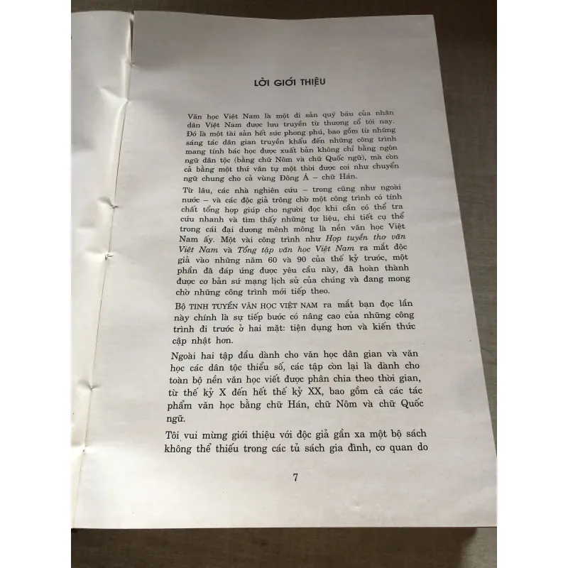 Tinh tuyến văn học Việt Nam-Văn học các dân tộc thiểu số 992367