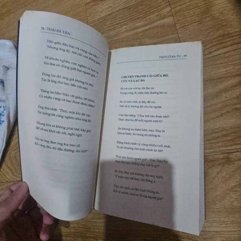 Thơ cổ Ba Tư (có chữ ký tác giả )
60k 758384