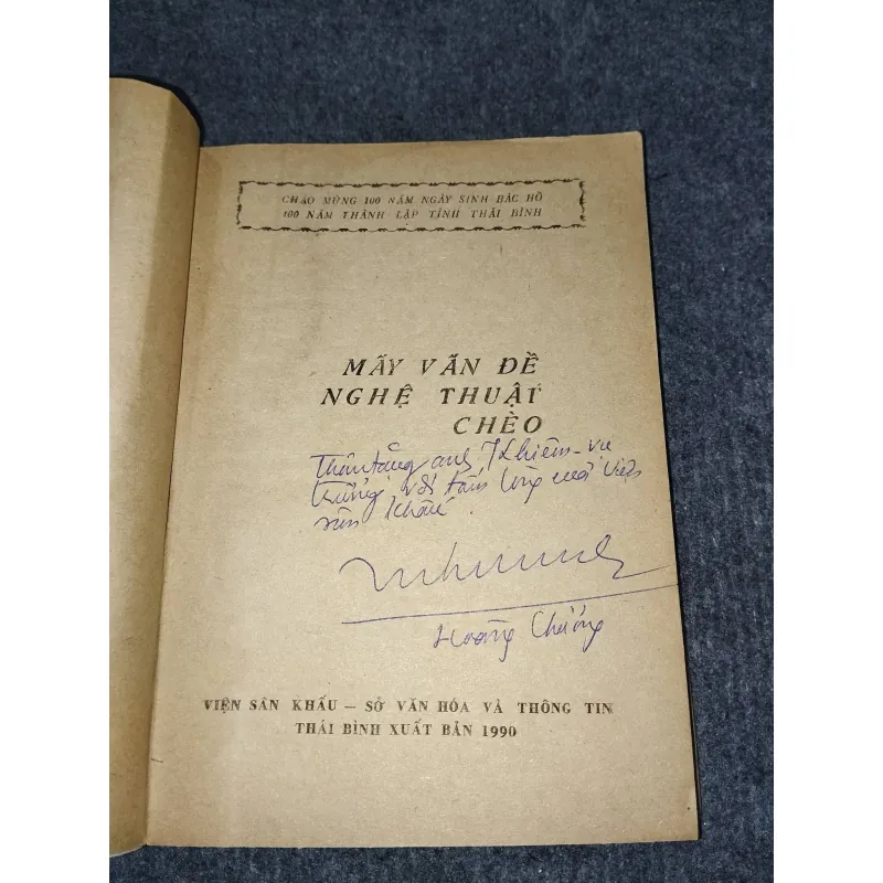 MẤY VẤN ĐỀ NGHỆ THUẬT CHÈO 992284
