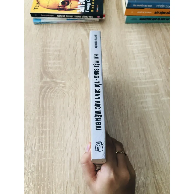 HAI MẶT SÁNG TỐI CỦA Y HỌC HIỆN ĐẠI  1004858