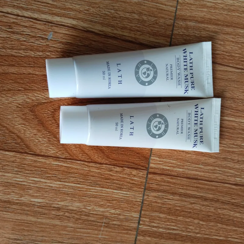 Sữa tắm phiên bản mini cho các bồ trải nghiệm có một tuýt bị bóc tem rồi nhe  577510