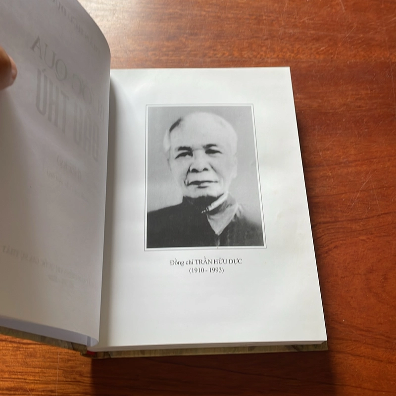 II Tựa sách: Bước Qua Đầu Thù - Trần Hữu Dực - 2020 506739