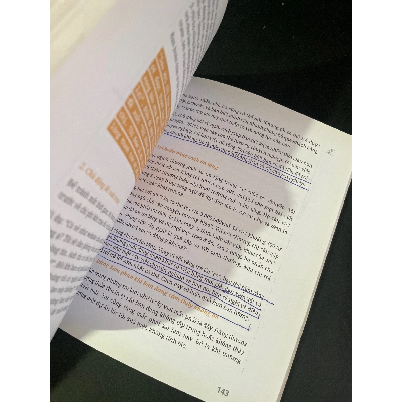 Con đường trở thành Freelance Writer mới 70% bẩn nhẹ, có chữ viết, gạch chân, tróc bìa nhẹ 2021 Linh Phan HCM3004 KỸ NĂNG 919115