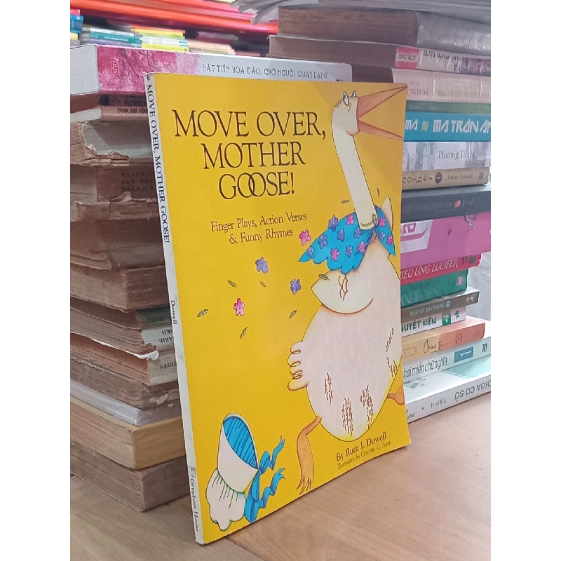 Move Over Mother Goose ( Finger plays, action verses, funny rhymes ) - Ruth I. Dowell - Gryphon House 994613