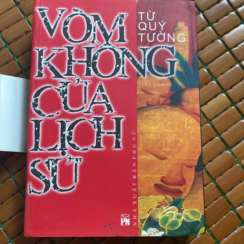 VÒM KHÔNG CỦA LỊCH SỬ, GIẢI THƯỞNG VĂN HỌC MAO THUẪN (XB 2007) 518840