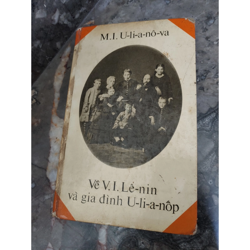 Về Lenin và gia đình U-li-a-nốp 313019