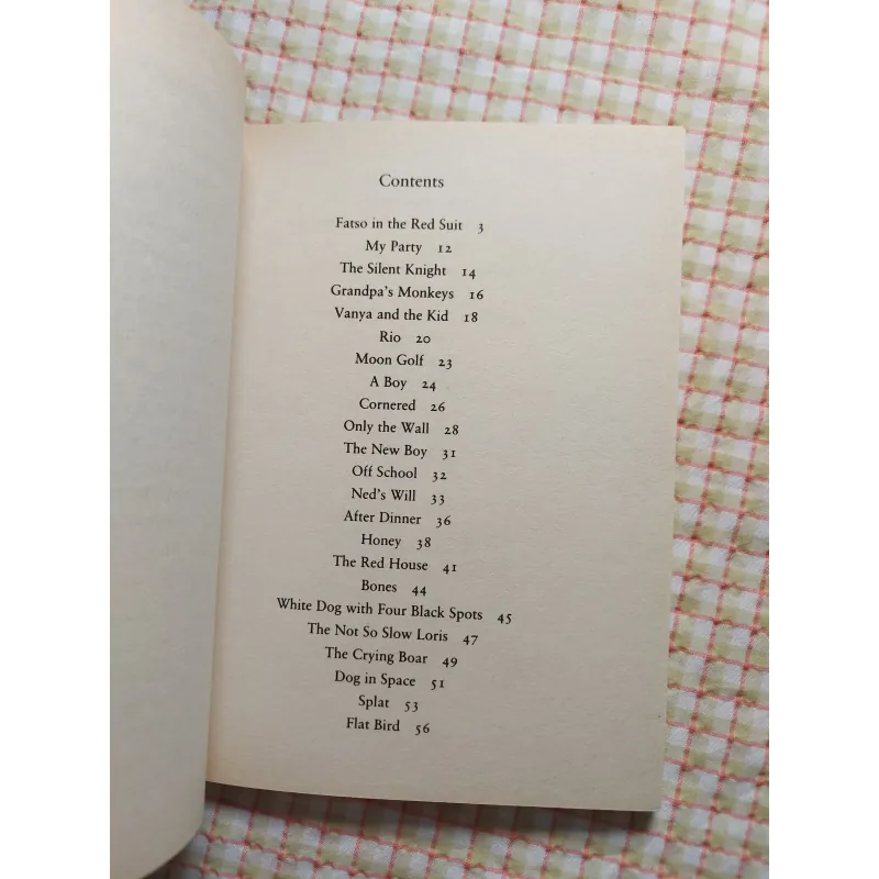 Sách Fatso in the Red Suit and Other Poems – Matthew Sweeney 751828