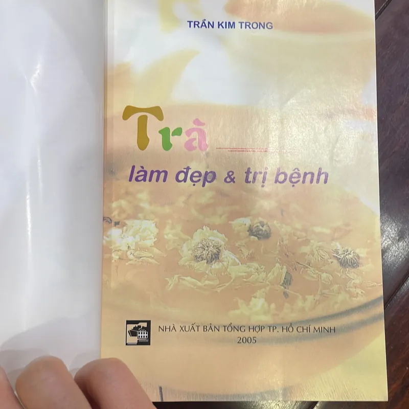 TRÀ LÀM ĐẸP VÀ TRỊ BỆNH - sách sức khoẻ dinh dưỡng - CHỦ BIÊN VÂN VŨ  1038195