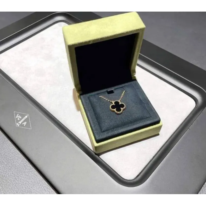 Dây chuyền nữ Van Cleef & Arpels hình cây bồ công anh màu đen 1024428