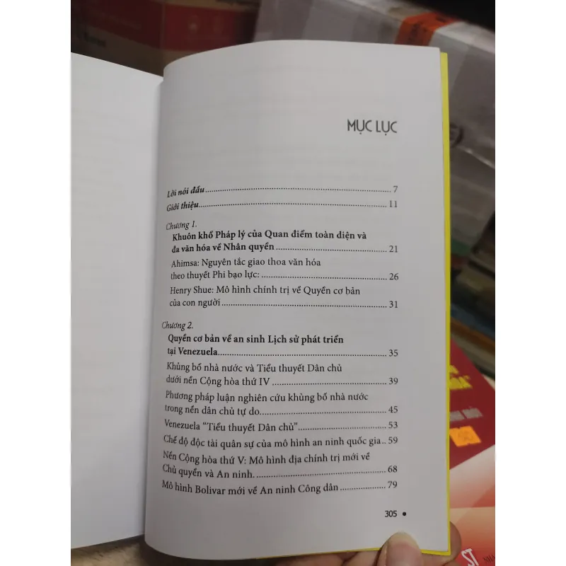 Sách: Venezuela Nhân quyền và dân chủ (1999-2009) - TG: Carlos Gonzalez Irago (A2) 934856