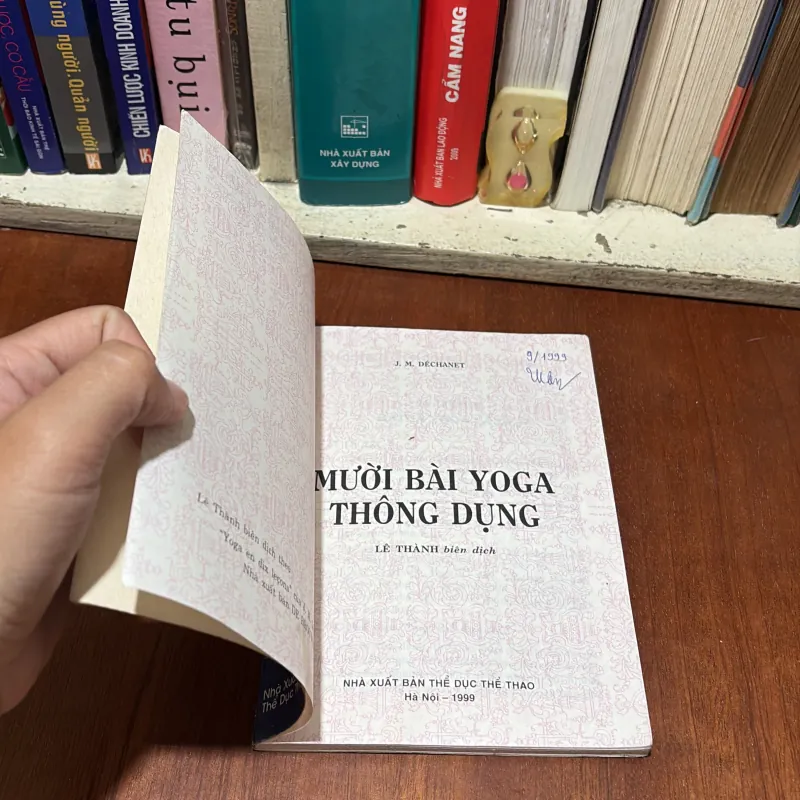 II Thể Dục Sức Khoẻ: 10 Bài Yoga Thông Dụng - Lê Thành - 1999 782396