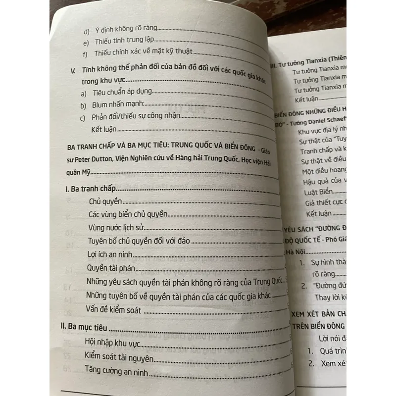 Đường lưỡi bò , một yêu sách phi lý, NXB Tri Thức 558524