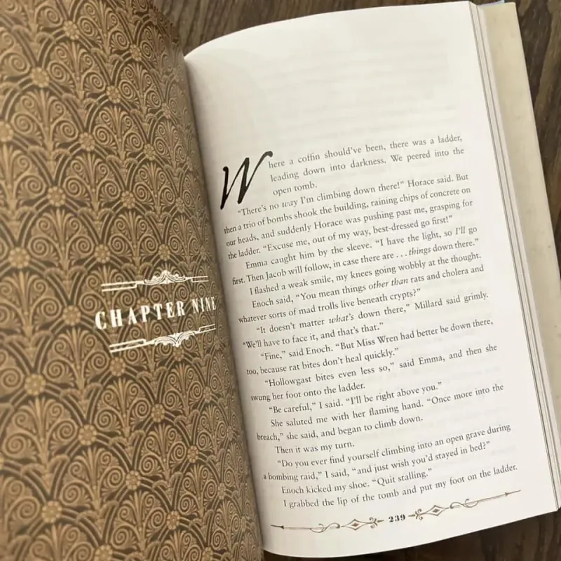 ✨𝑯𝒐𝒍𝒍𝒐𝒘 𝑪𝒊𝒕𝒚✨ The #1 New York Times best-selling series 591729