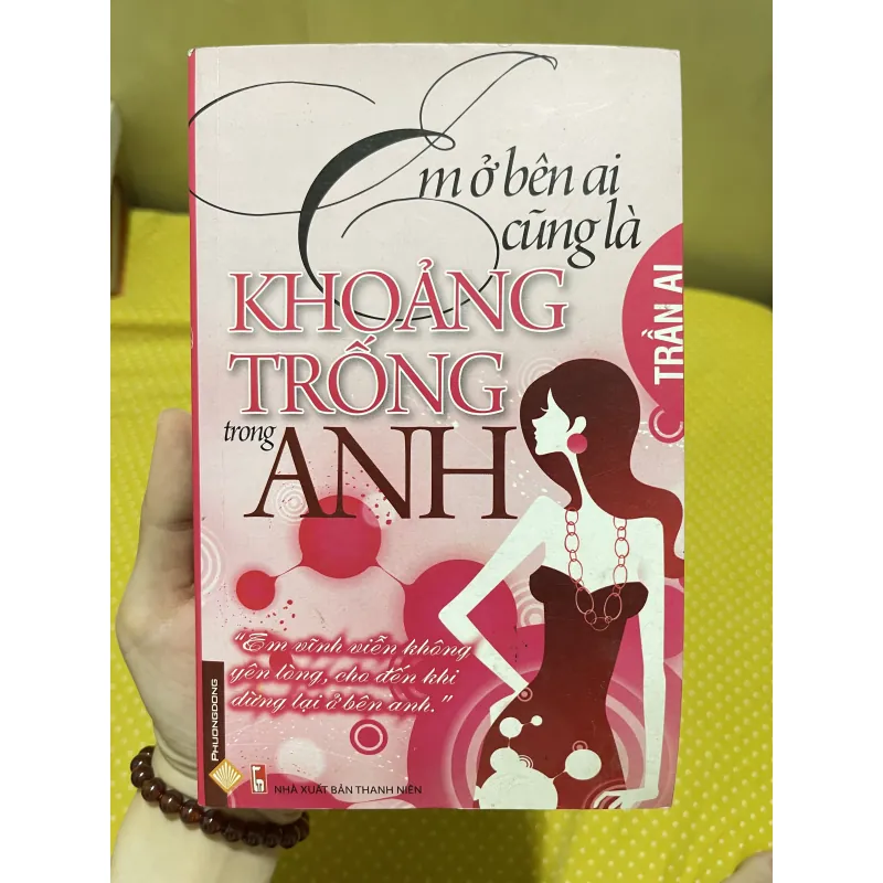 Em ở bên ai cũng là khoảng trống trong anh 927897