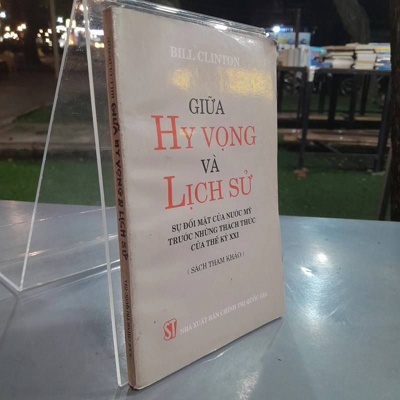 GIỮA HY VỌNG VÀ LỊCH SỬ - BILL CLINTON 463153
