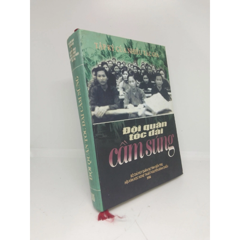 Đội quân tóc dài cầm súng 2006 mới 75% ghi , bẩn HCM2711 912723