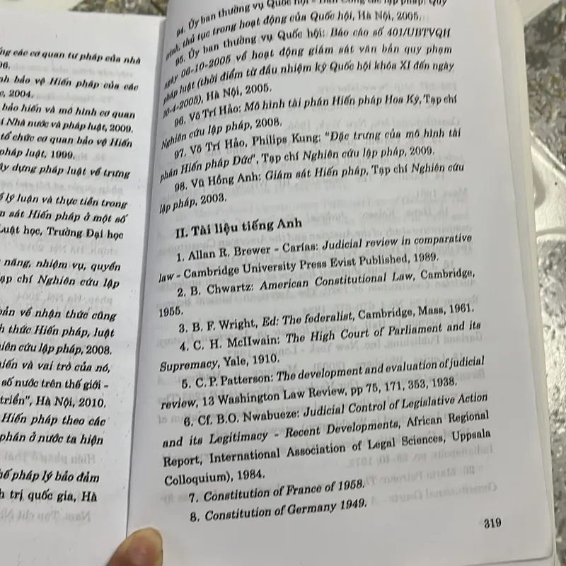 [luật - chính trị] Xây dựng và hoàn thiện cơ chế bảo vệ hiến pháp - Nguyễn Quốc Sửu 570641