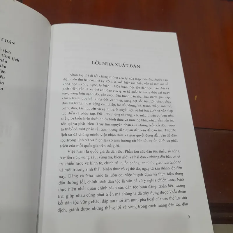 Trần Hữu Tiến - DÂN TỘC TRONG LỊCH SỬ VÀ TRONG THỜI ĐẠI 733879