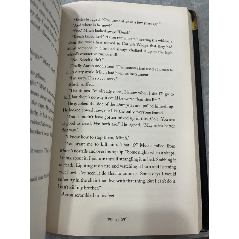 THE DEVOURING (2 tập) - SIMON HOLT 759992