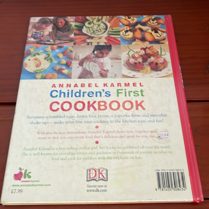 PICTURE BOOK Children’s first cookbook 536865
