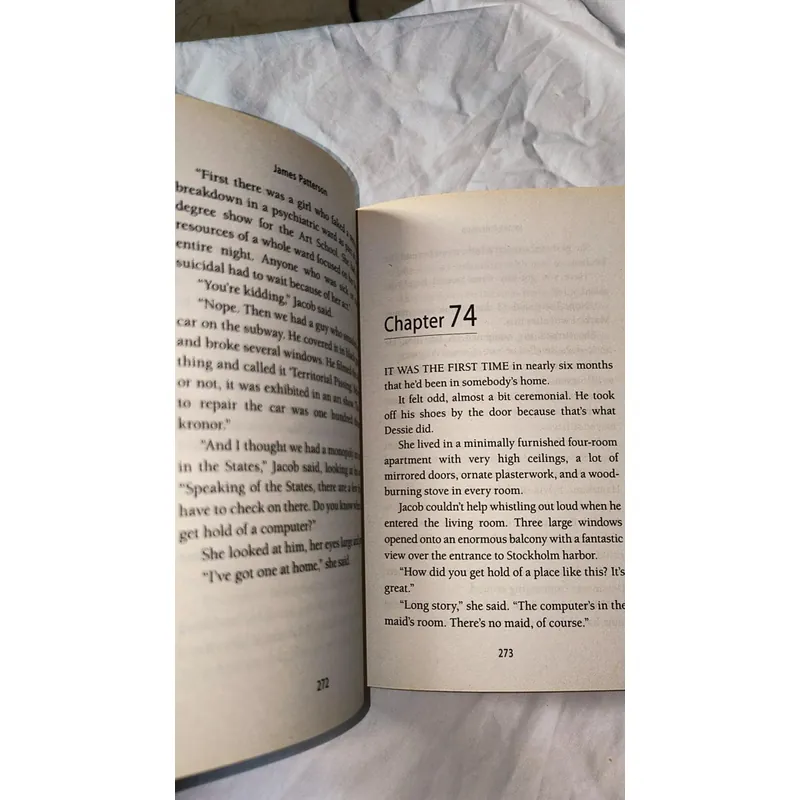 Sách tặng kèm khi khách mua bất kỳ sản phẩm nào của shop: James Patterson Postcard killers 732556