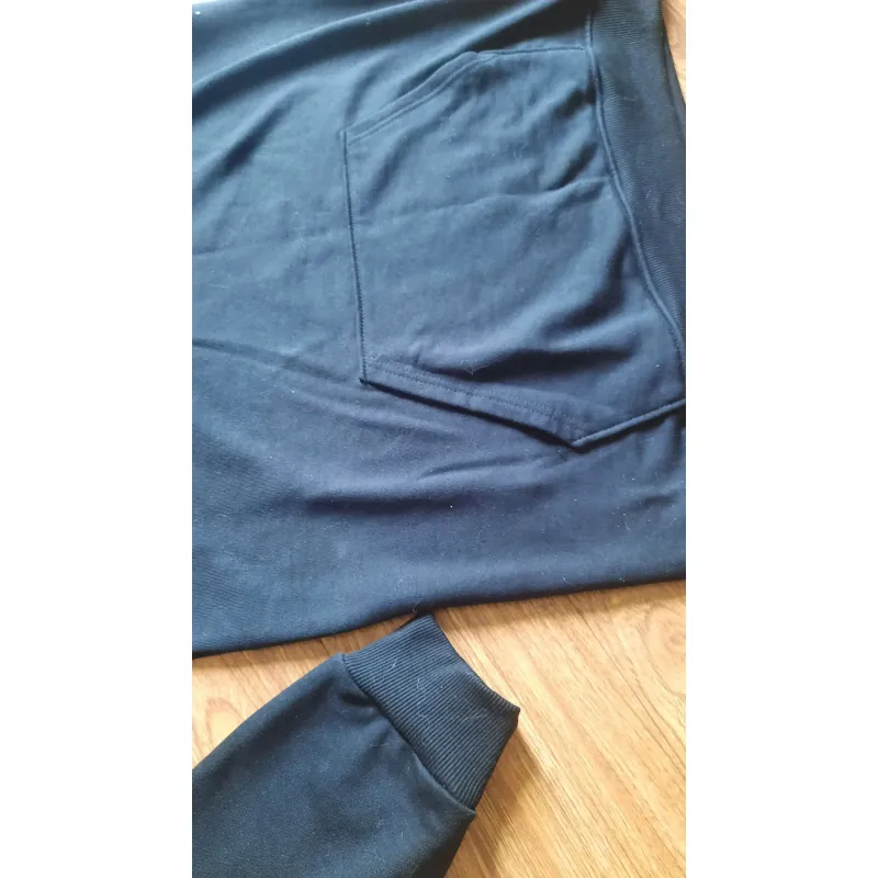 Áo hoodie đen chui đầu 596428