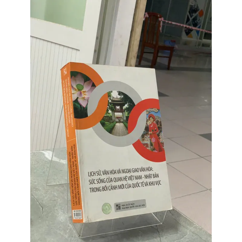 LỊCH SỬ, VĂN HÓA VÀ NGOẠI GIAO VĂN HÓA - NHIỀU TÁC GIẢ 731104