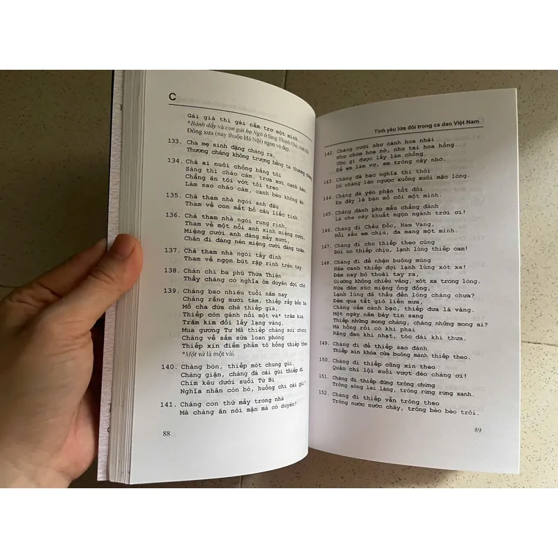 Tình Yêu Lứa Đôi Trong Ca Dao Việt Nam 739417