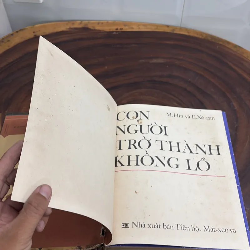 [Xem Kỹ Ảnh] - II Sách Lịch Sử: Con Người Trở Thành Khổng Lồ - 1982 1022276