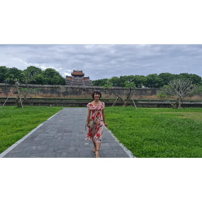 Chân váy nữ Tommy Hilfiger size M màu trắng đỏ họa tiết hoa 936984