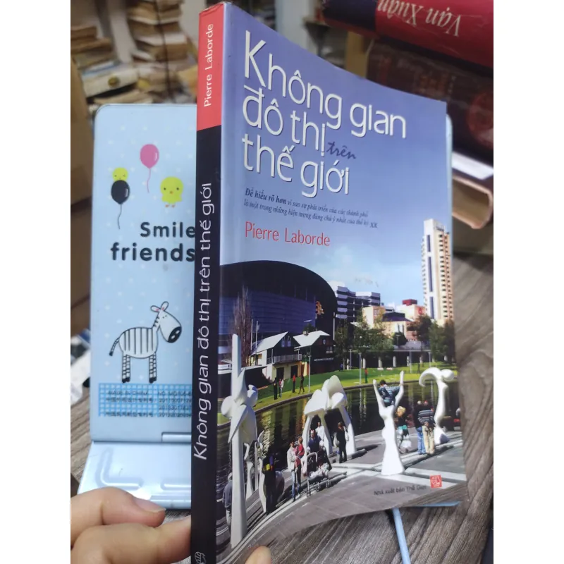 Sách: Không gian đô thị trên thế giới - TG: Pierre Laborde (A1) 749499