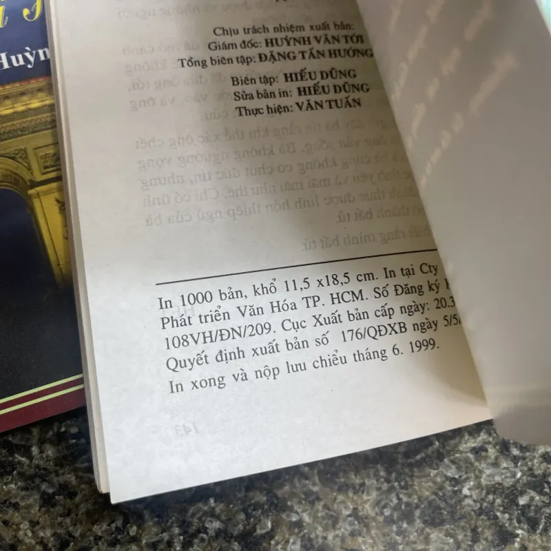 Box 3 tác phẩm văn học Nobel Chuyện tình ông quan toà, Chốn khuê các, Khải hoàn môn 763383