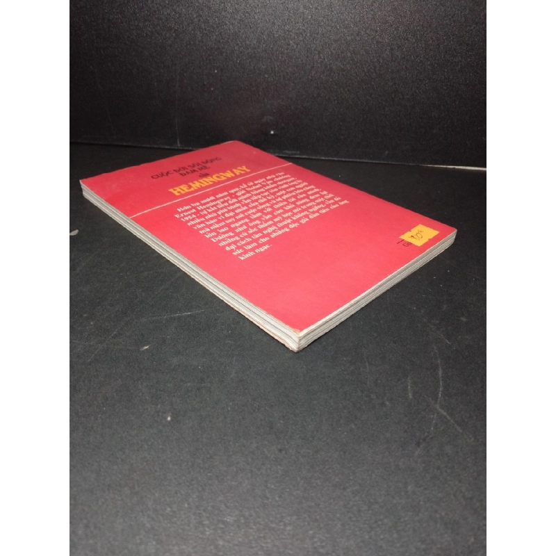 Cuộc đời sôi động đam mê của Hemingway mới 80% bẩn bìa, ố nhẹ 1997 Phan Quang Định HCM2603 DANH NHÂN 923185