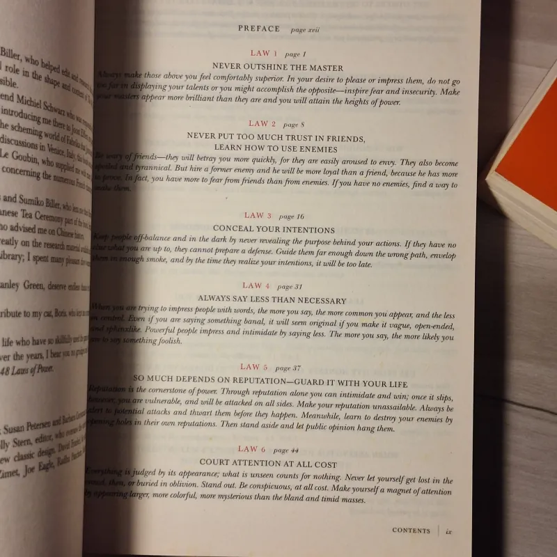 Robert Greene The 48 Laws of Power (Penguin) 933917