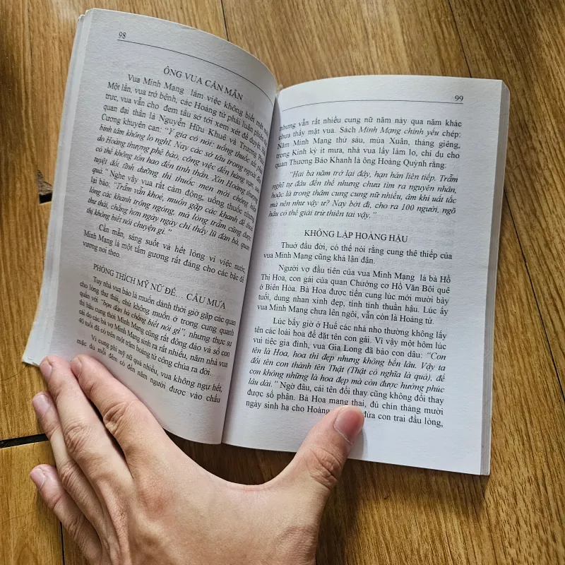 Gần 400 năm vua chúa triều Nguyễn 
 755649