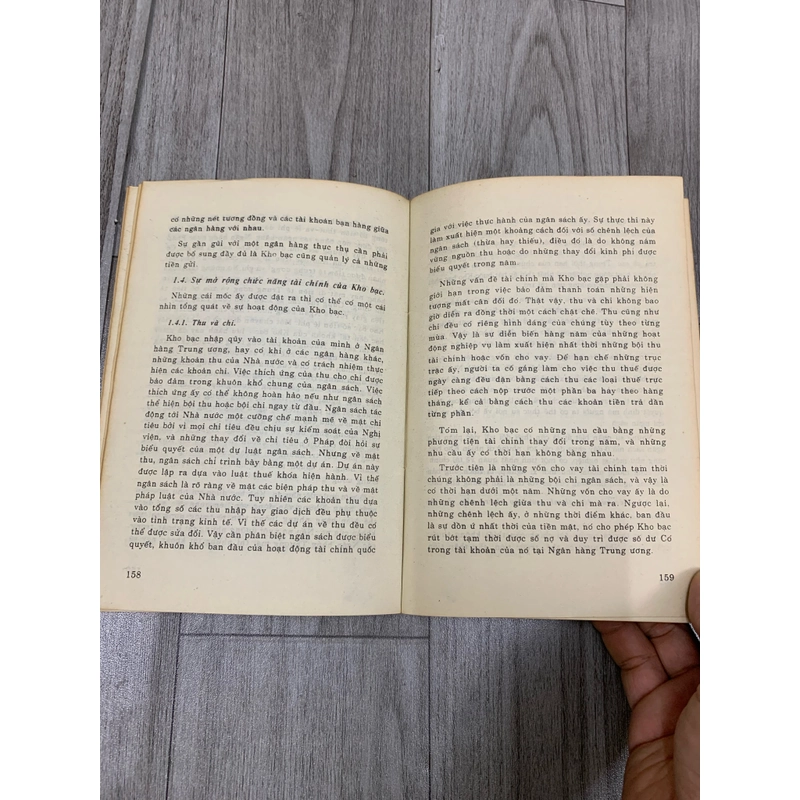 Tiền tệ ngân hàng và tín dụng - Robert Raymond. 999 473625