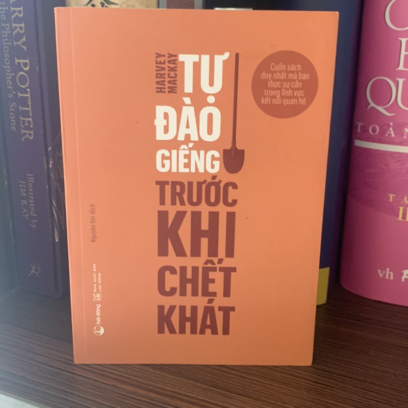 Sách kỹ năng sống :Tự Đào Giếng Trước Khi Chết Khát- mới 95% 149325