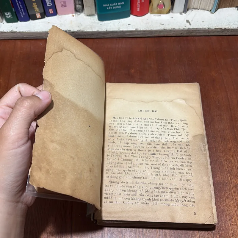 [Sách Mất Bìa, Tửng Bị Ẩm] - II Châm Cứu: Châm Tê - Hoàng Bảo Châu (Dịch) - 1975 798969