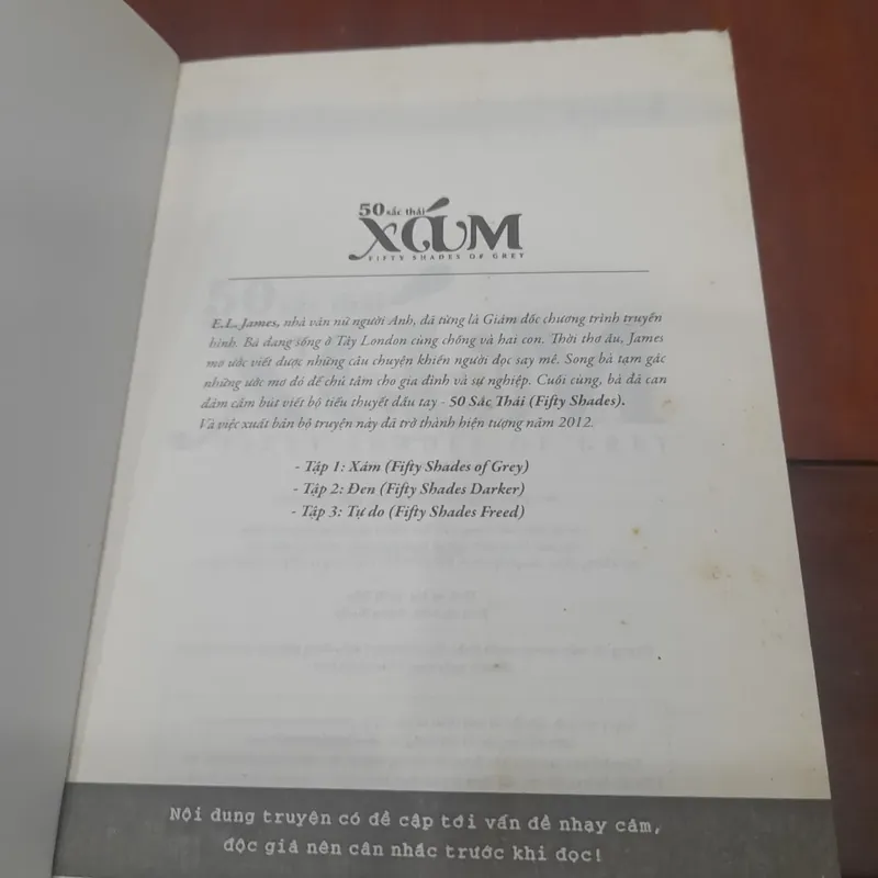 E L James - NĂM MƯƠI SẮC THÁI: XÁM 574241