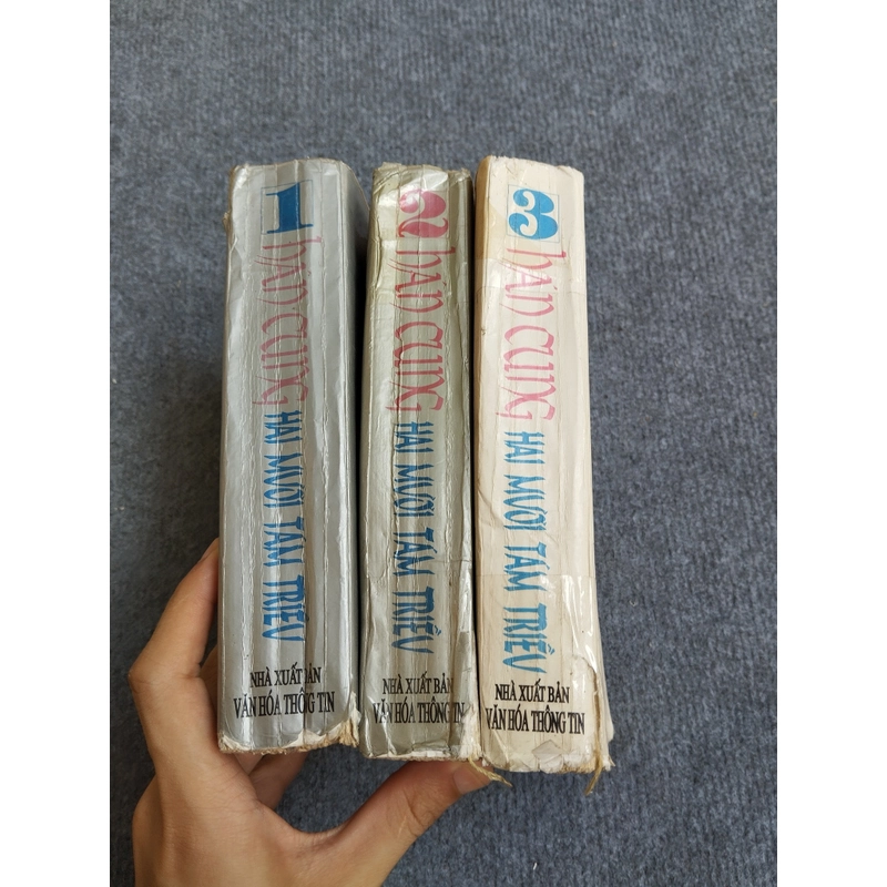 HÁN CUNG HAI MƯƠI TÁM TRIỀU 469862