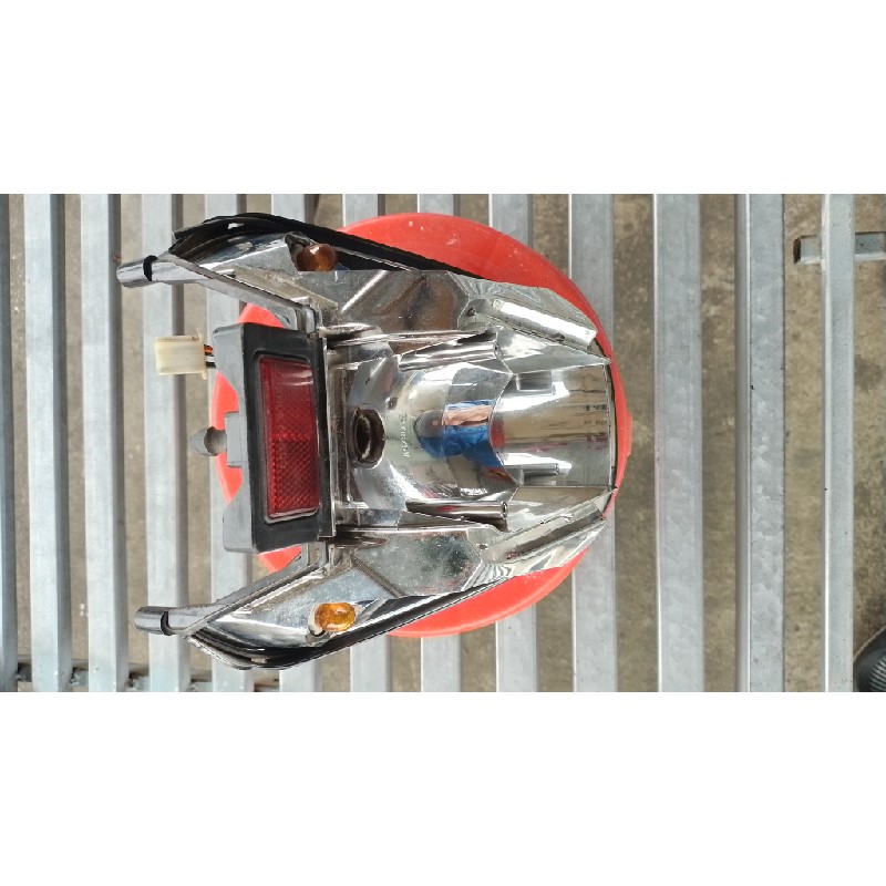 Chóa đèn hậu (đèn sau) xe máy Future X. Chính hãng Honda, ko có kính nhưng còn đẹp 67406