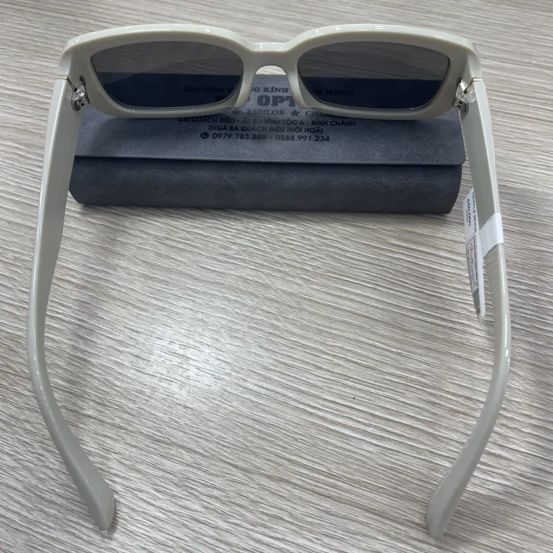 🕶️ Kính Mát GENTLE MOON - New 99% màu trắng kem/ be- FREESHIP 990231