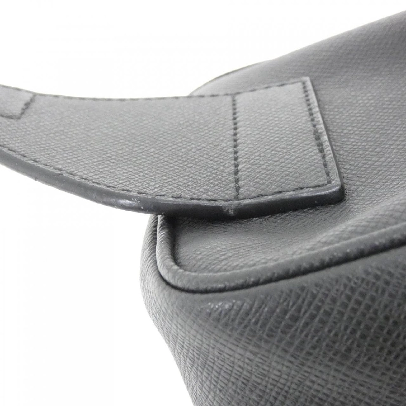 Túi đeo chéo Louis Vuitton Taiga Bum Bag Outdoor M33438 - Hàng hiệu Chính hãng 768723