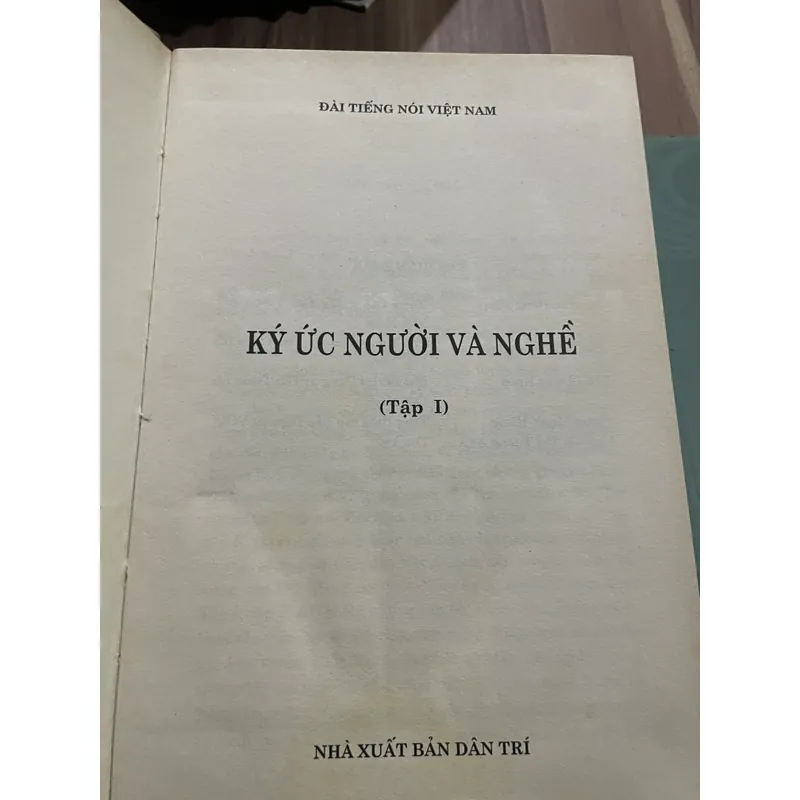 ĐÀI TIẾNG NÓI VIỆT NAM KÝ ỨC NGƯỜI VÀ NGHỀ 2 tập, bìa cứng 713076