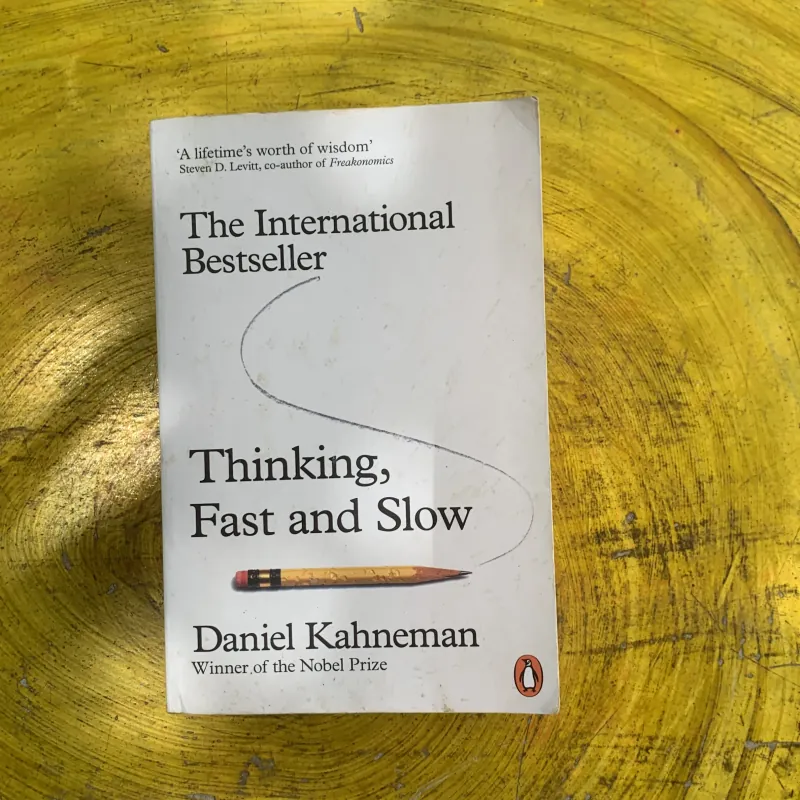 THINKING, FAST AND SLOW - DANIEL KAHNEMAN 1003090