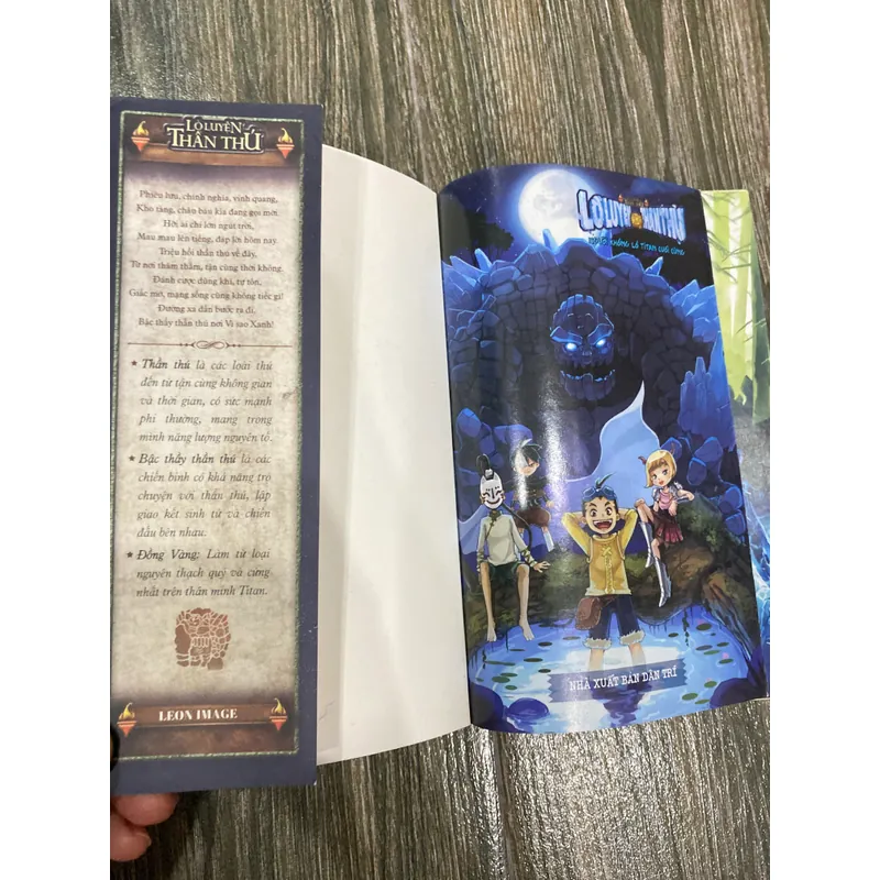 LÒ LUYỆN THẦN THÚ**TẬP 2**NGƯỜI KHỔNG LỒ TITAN CUỐI CÙNG**TẶNG QUÀ 0Đ**FREESHIP 605960