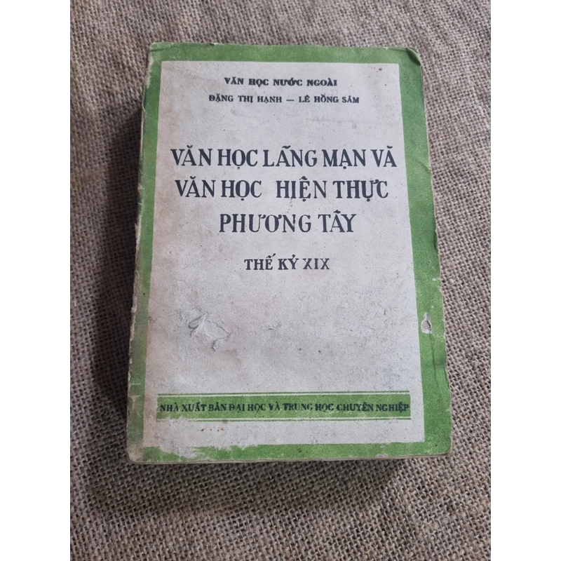 VĂN HỌC LÃNG MẠN VÀ VĂN HỌC HIỆN THỰC PHƯƠNG TÂY 300943