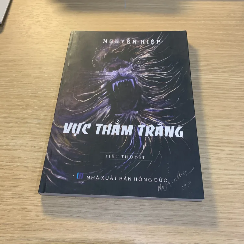 Vực trăng thẳm - Nguyễn Hiệp - NXB Hồng Đức 716831